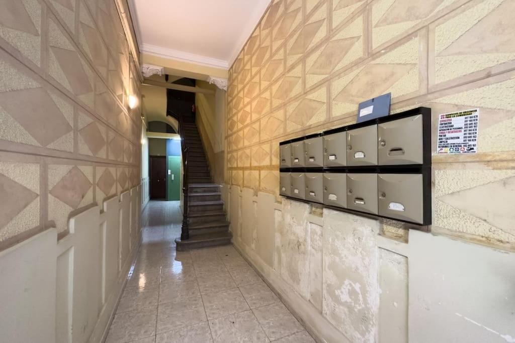 Bebarceloner Sants Apartments - 2 Bedrooms Exteriör bild